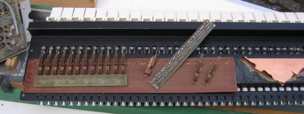 Detail: Original Elektor Formant Keyboard, Contacts