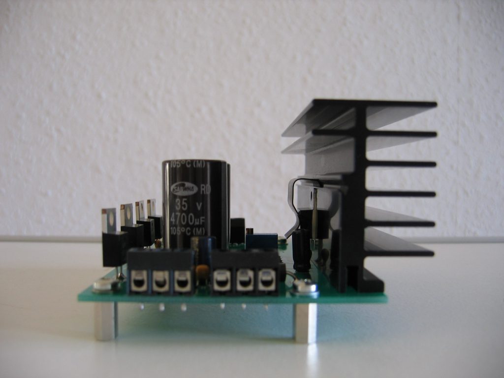 Basic PSU with LM350 - right view