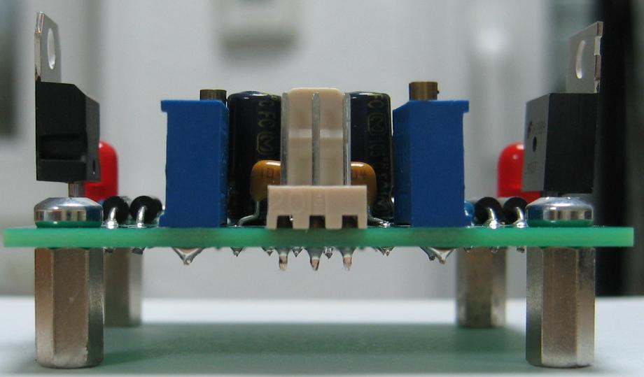 15V to 12V Adaptor: Front view