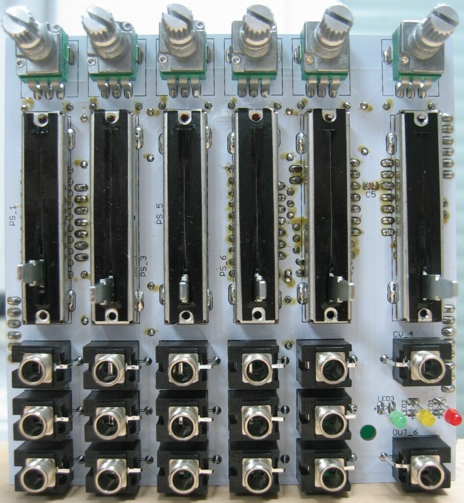 Voltage controlled mixer-VCA: Populated controö board top