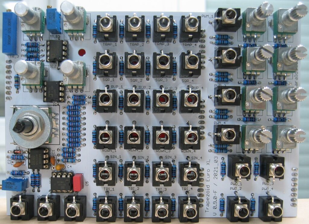 Trapezoid VCO eXtended: Populated control PCB
