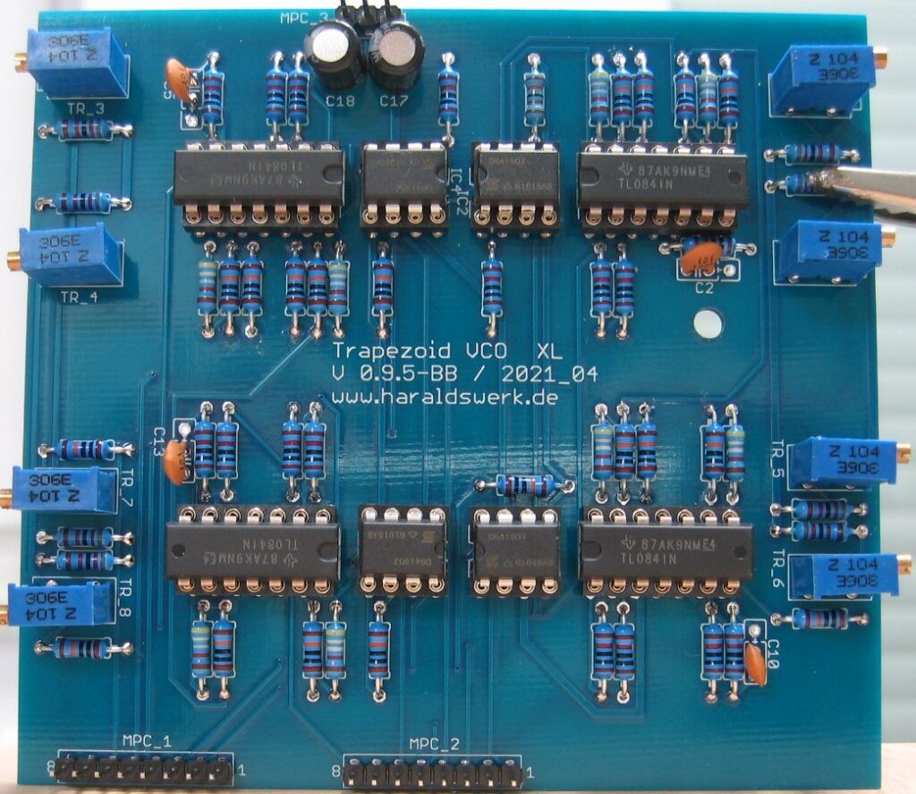 Trapezoid VCO eXtended: Populated main PCB 02