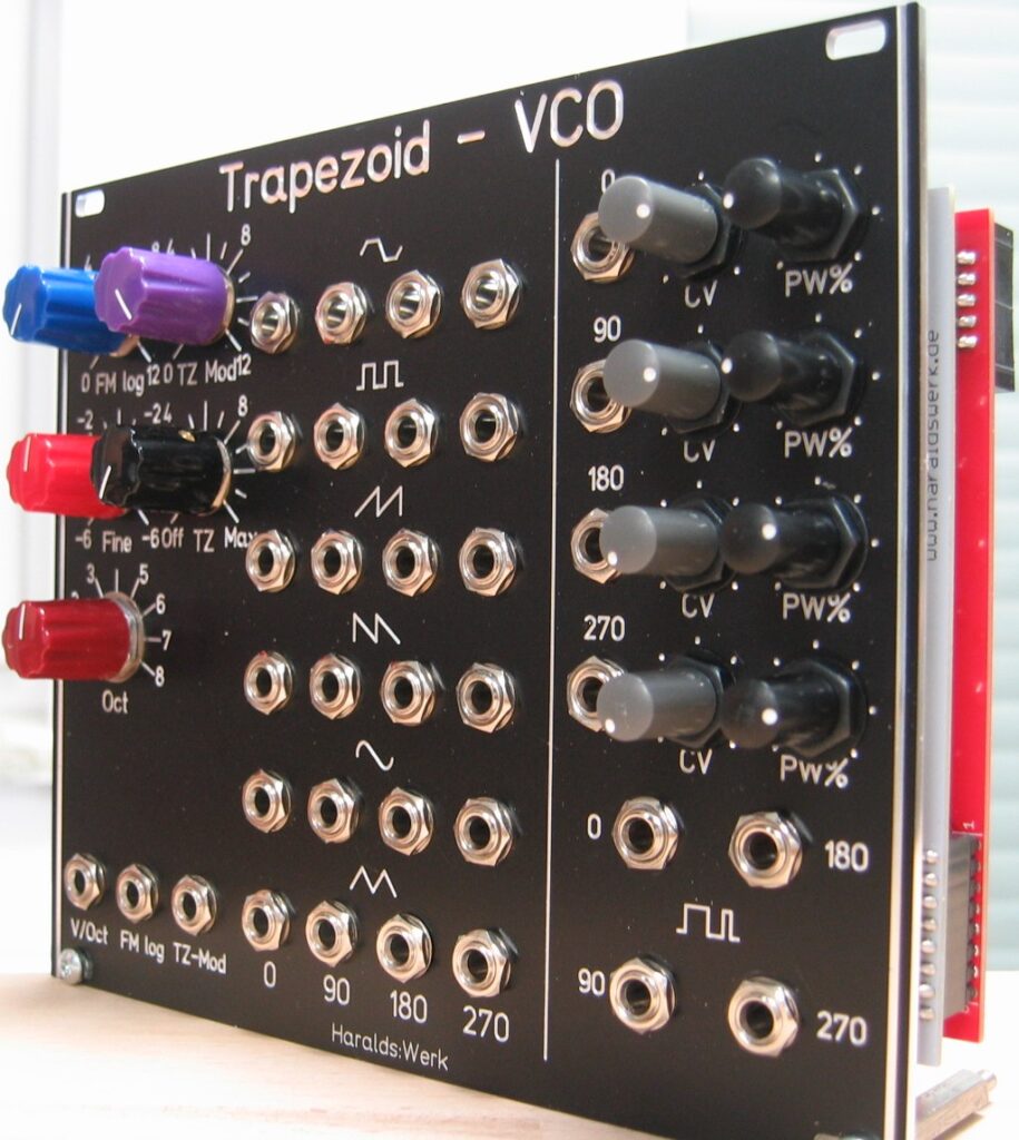 Trapezoid VCO eXtended: Halve front view